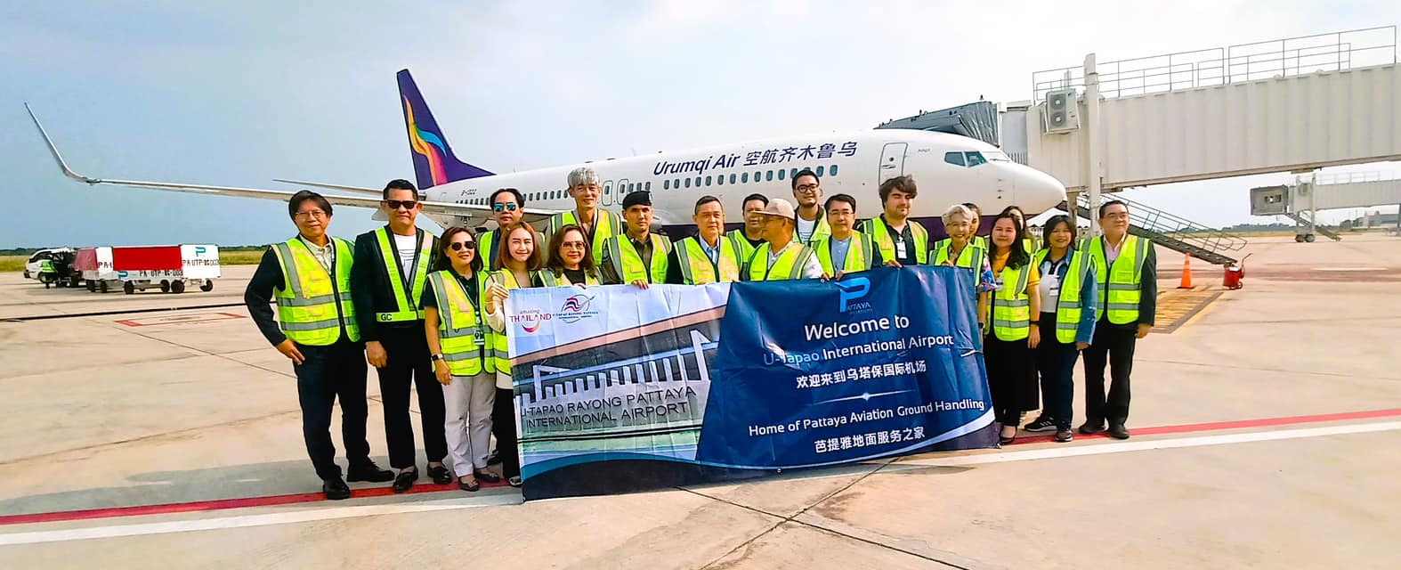 中国乌鲁木齐航空首航班抵泰 乌塔保机场热情迎接！